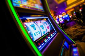Pengguna menikmati beragam permainan sports dan casino dengan antarmuka modern di 777win